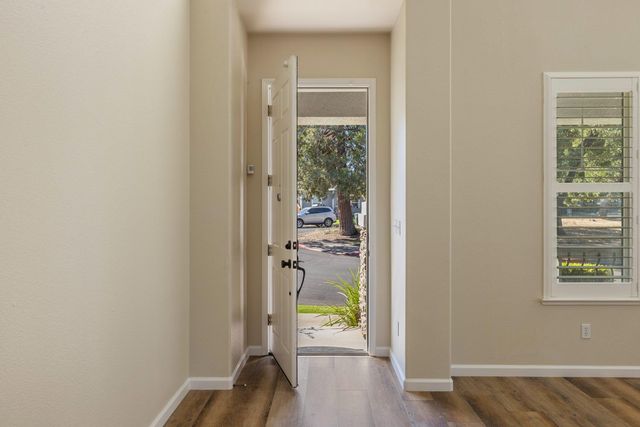 1584 Irvin Ct, Oakdale, CA 95361