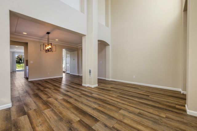 1584 Irvin Ct, Oakdale, CA 95361