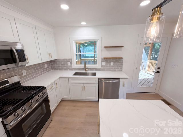 4200 Abbeydale Drive, Charlotte, NC 28205