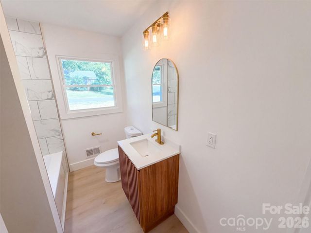 4200 Abbeydale Drive, Charlotte, NC 28205