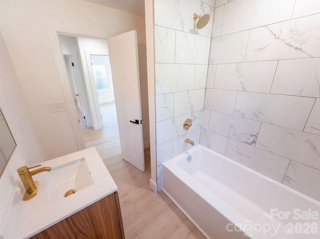 4200 Abbeydale Drive, Charlotte, NC 28205