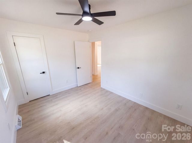 4200 Abbeydale Drive, Charlotte, NC 28205