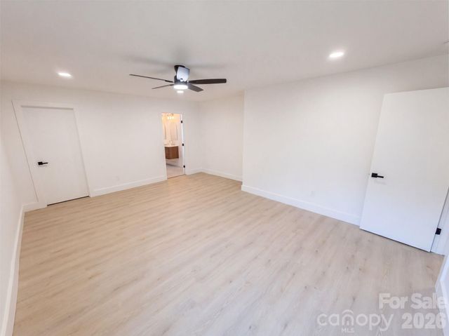 4200 Abbeydale Drive, Charlotte, NC 28205