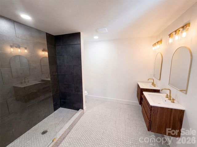 4200 Abbeydale Drive, Charlotte, NC 28205