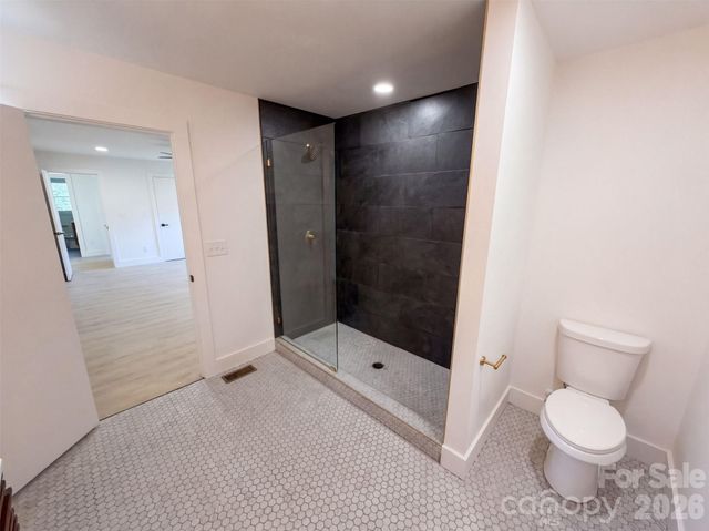4200 Abbeydale Drive, Charlotte, NC 28205