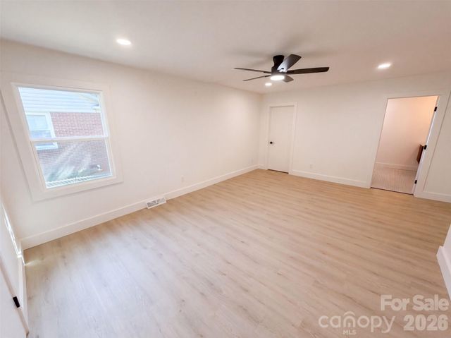 4200 Abbeydale Drive, Charlotte, NC 28205