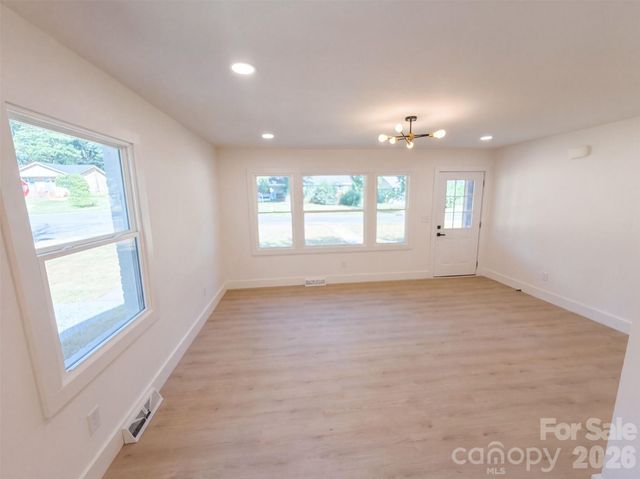 4200 Abbeydale Drive, Charlotte, NC 28205