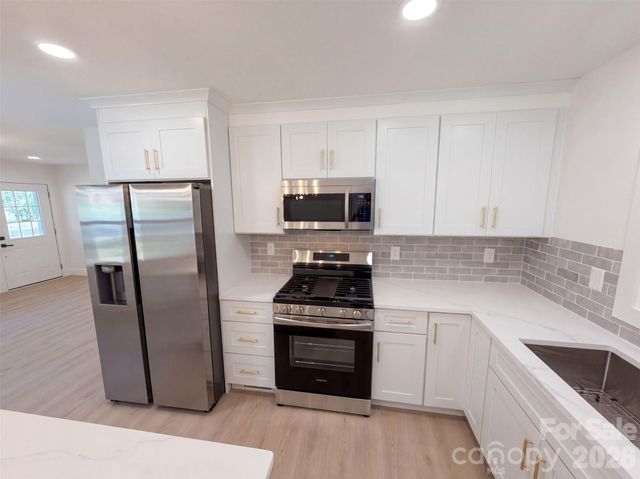 4200 Abbeydale Drive, Charlotte, NC 28205