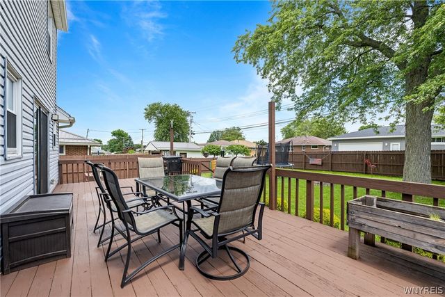 23 Greenbranch Road, West Seneca, NY 14224
