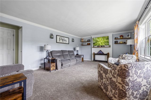 23 Greenbranch Road, West Seneca, NY 14224