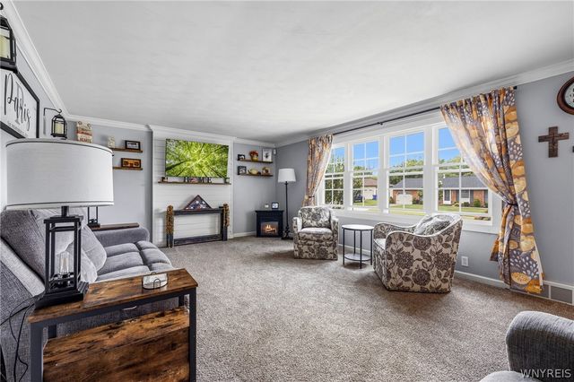 23 Greenbranch Road, West Seneca, NY 14224