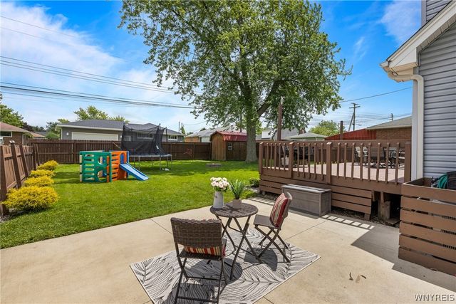 23 Greenbranch Road, West Seneca, NY 14224