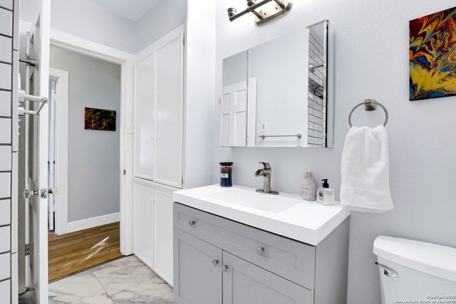 219 E French Pl, San Antonio, TX 78212