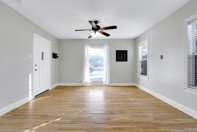 219 E French Pl, San Antonio, TX 78212