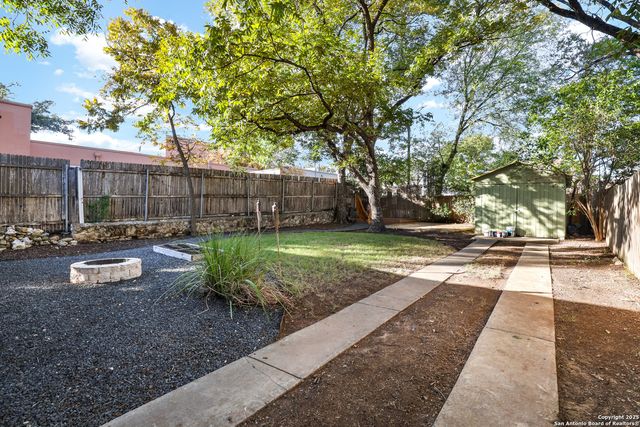 219 E French Pl, San Antonio, TX 78212