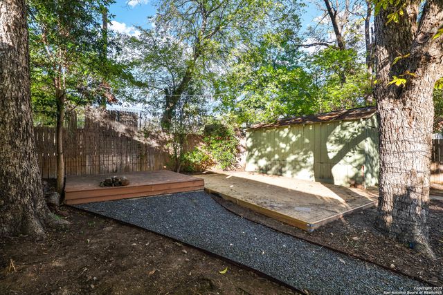 219 E French Pl, San Antonio, TX 78212