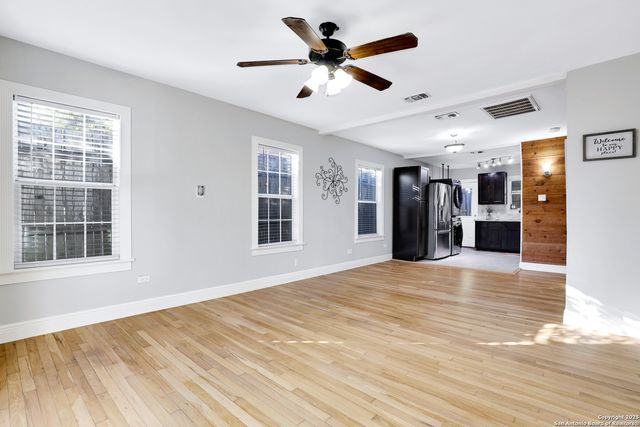 219 E French Pl, San Antonio, TX 78212