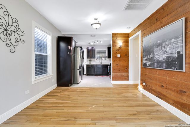 219 E French Pl, San Antonio, TX 78212