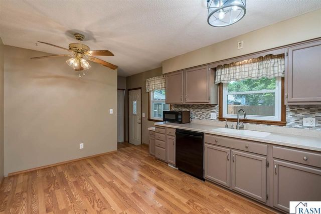 1506 James Drive, North Mankato, MN 56000
