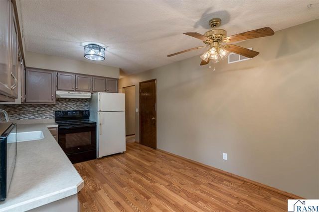 1506 James Drive, North Mankato, MN 56000