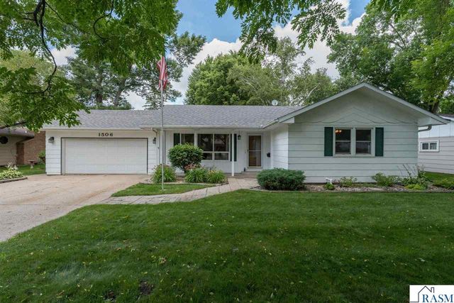 1506 James Drive, North Mankato, MN 56000