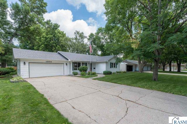 1506 James Drive, North Mankato, MN 56000