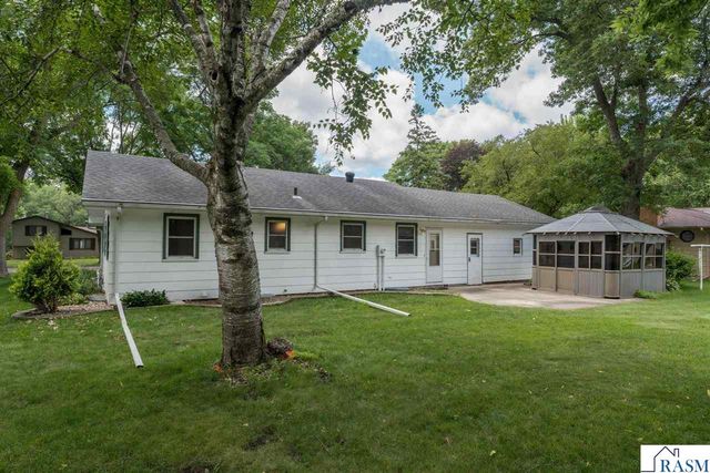 1506 James Drive, North Mankato, MN 56000