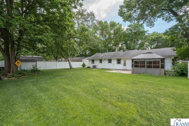 1506 James Drive, North Mankato, MN 56000