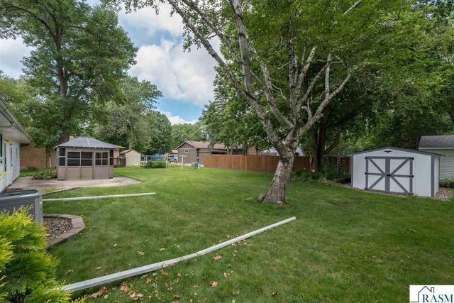 1506 James Drive, North Mankato, MN 56000