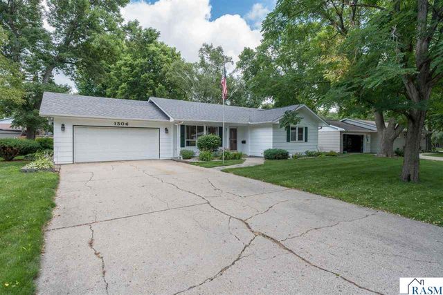 1506 James Drive, North Mankato, MN 56000