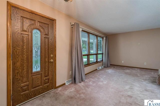 1506 James Drive, North Mankato, MN 56000