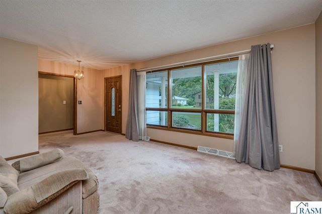1506 James Drive, North Mankato, MN 56000