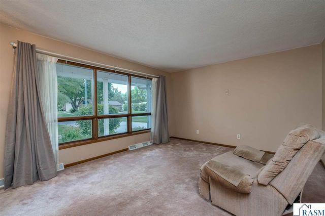 1506 James Drive, North Mankato, MN 56000