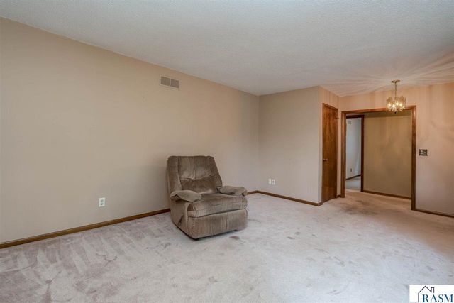 1506 James Drive, North Mankato, MN 56000