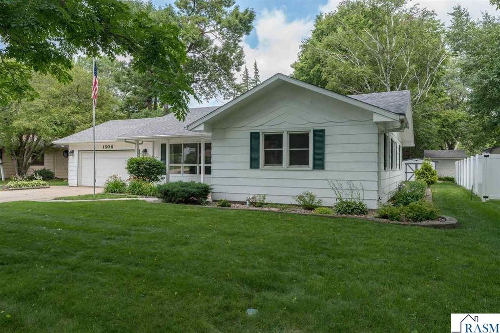 1506 James Drive, North Mankato, MN 56000