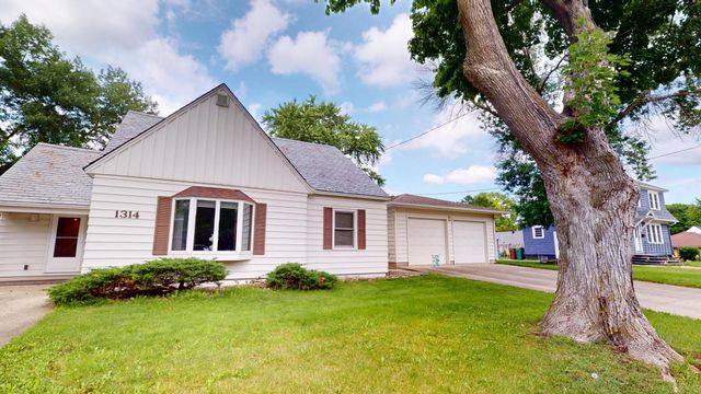 1314 Dunham Street, Albert Lea, MN 56007