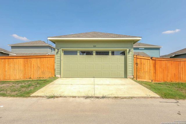1121 Esplanade PKWY, San Marcos, TX 78666