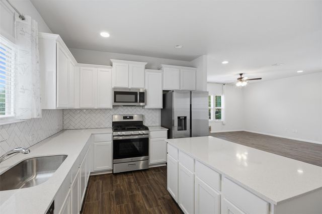 1121 Esplanade PKWY, San Marcos, TX 78666