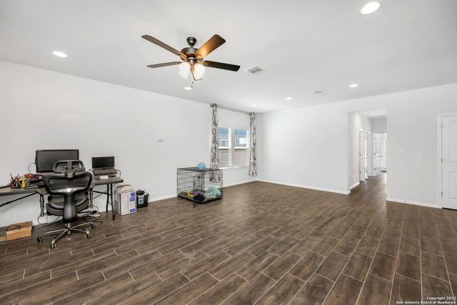 1121 Esplanade PKWY, San Marcos, TX 78666