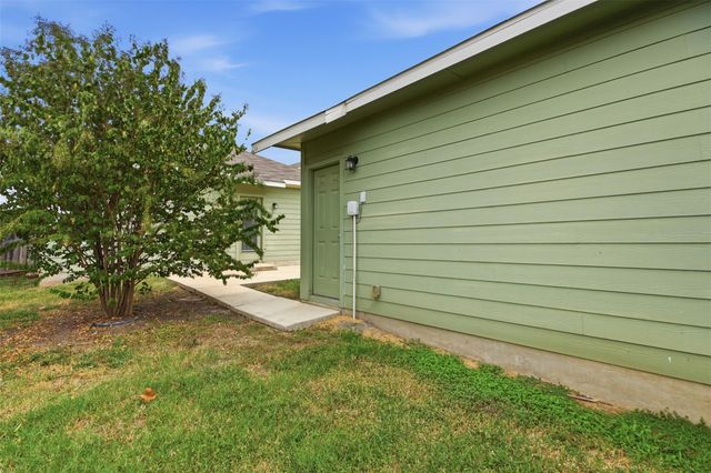 1121 Esplanade PKWY, San Marcos, TX 78666