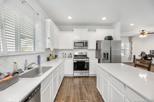 1121 Esplanade PKWY, San Marcos, TX 78666