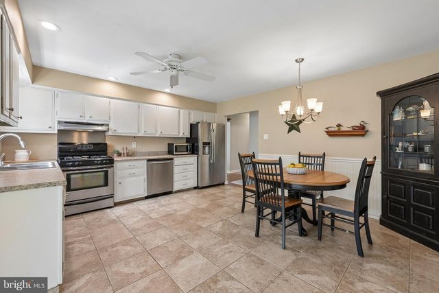 24 CRIDER AVE, Moorestown, NJ 08057