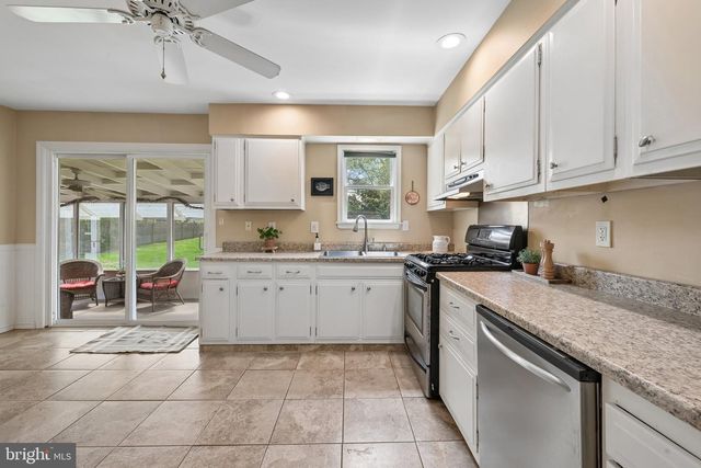 24 CRIDER AVE, Moorestown, NJ 08057