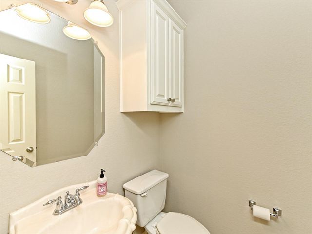 10009 Buffalo Lake LN, Austin, TX 78747