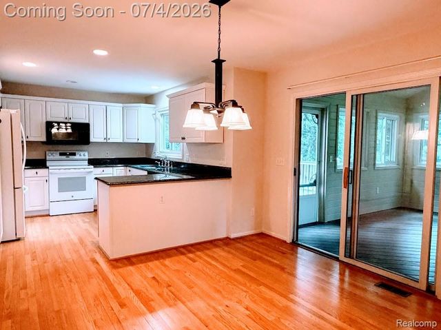 10928 Sunny Ridge Court, Pinckney, MI 48169