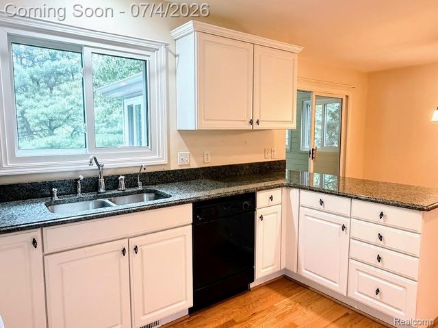 10928 Sunny Ridge Court, Pinckney, MI 48169