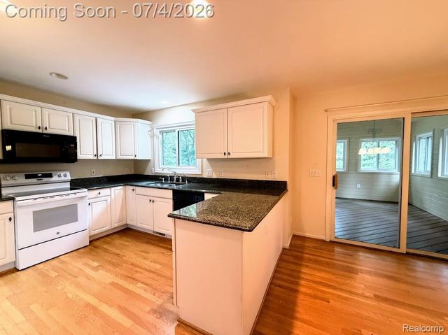 10928 Sunny Ridge Court, Pinckney, MI 48169