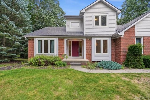 10928 Sunny Ridge Court, Pinckney, MI 48169
