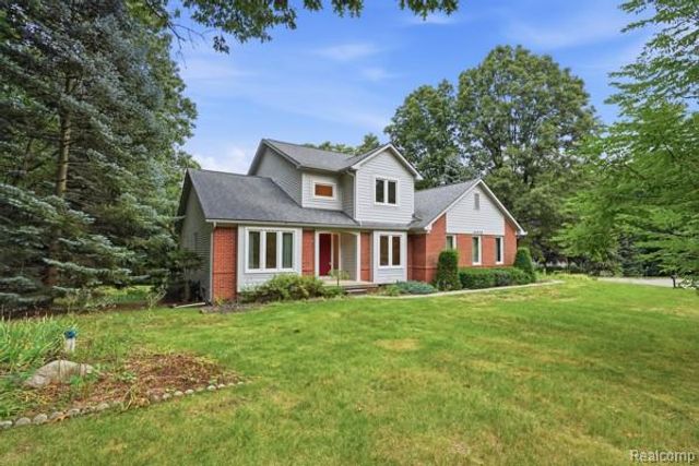 10928 Sunny Ridge Court, Pinckney, MI 48169