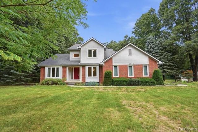 10928 Sunny Ridge Court, Pinckney, MI 48169